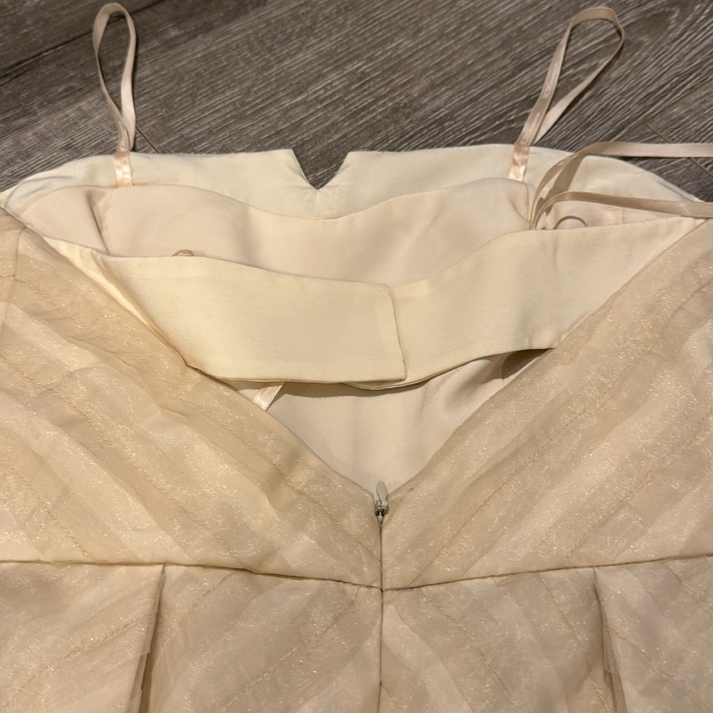 Like new BCBG cocktail sleeveless short dress in size 0. - Picture 3 of 5